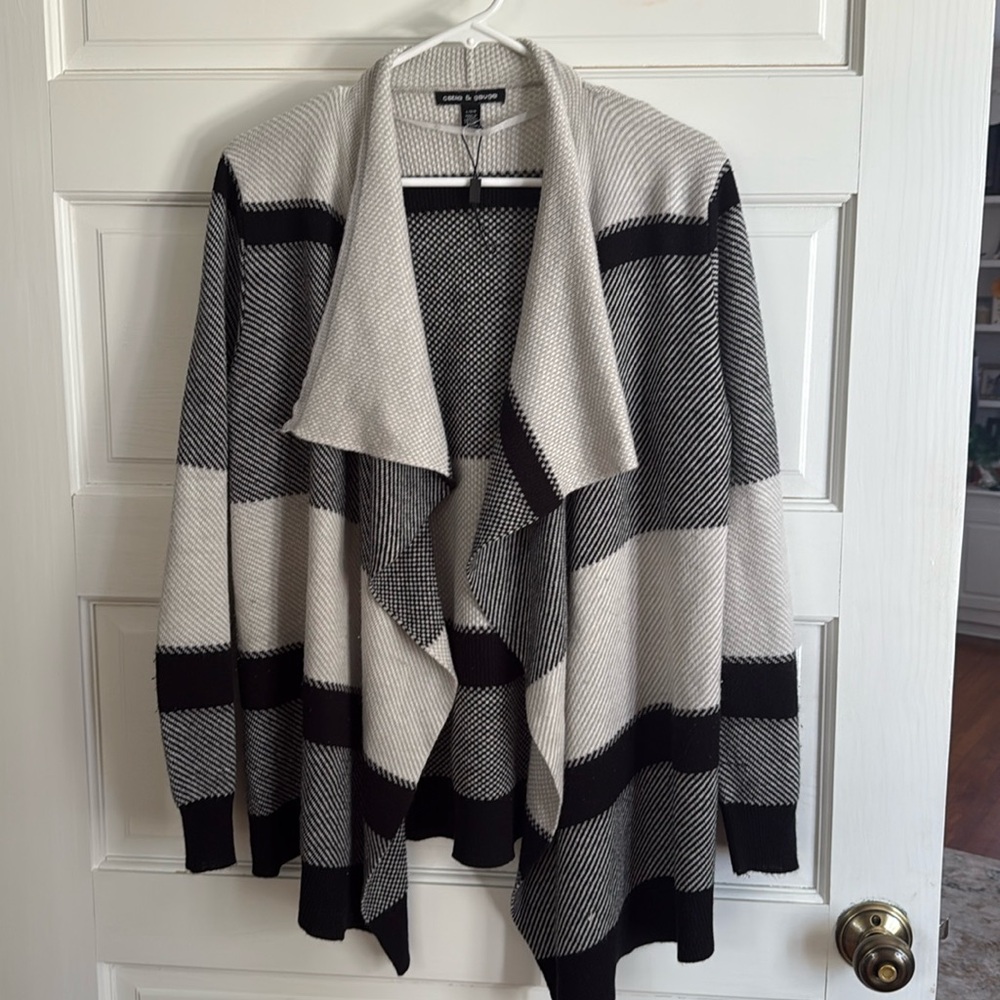 Cable and Gauge Black and White Striped Women's Sweater Size Large